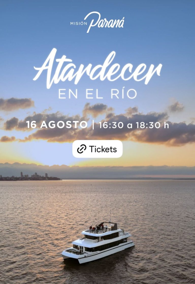Atardecer en el Río en el Catamarán Misión Paraná.