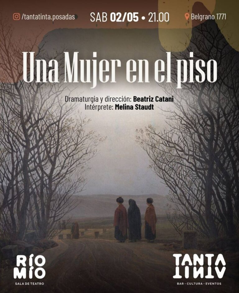 Una mujer en el piso